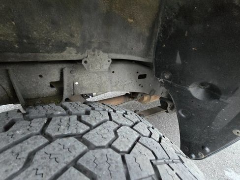 Used 2013 Toyota Tundra Grade 4x4 4dr CrewMax Cab Pick image 27