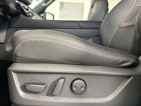 New 2026 Nissan Armada SL w/ Captain's Chari Seat Package image 21