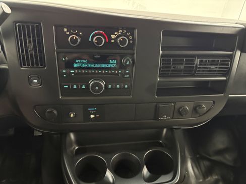 Used 2017 Chevrolet Express 2500 RWD image 12