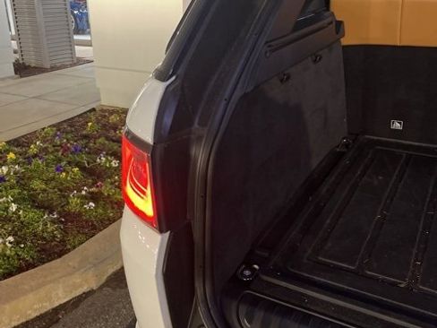 Used 2018 Land Rover Range Rover Sport HSE Dynamic image 15