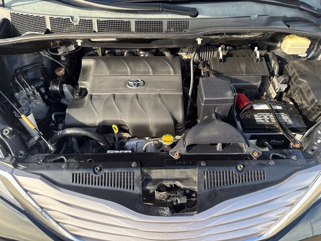 Used 2015 Toyota Sienna XLE w/ XLE Navigation Package AWD/4WD image 23