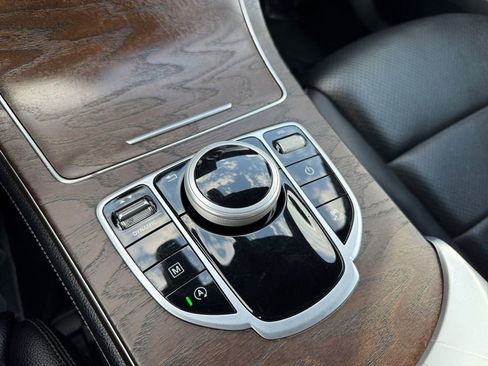 Used 2018 Mercedes-Benz GLC 300 4MATIC w/ Premium Package image 17