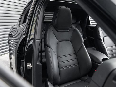 Certified 2025 Porsche Cayenne S AWD/4WD image 36