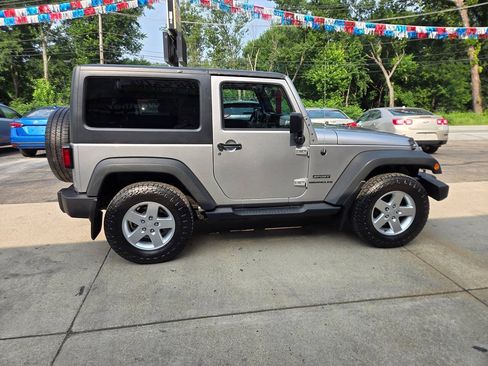 Used 2013 Jeep Wrangler Sport AWD/4WD image 8