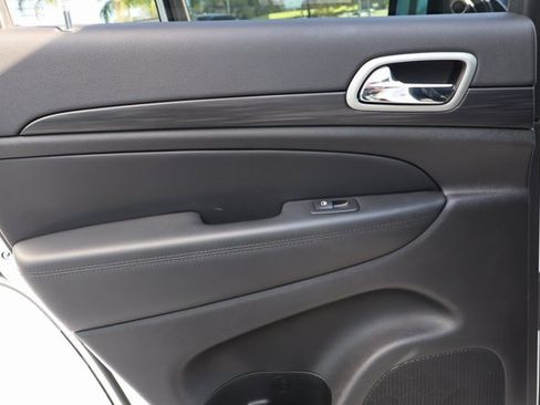 Used 2021 Jeep Grand Cherokee Laredo X image 25