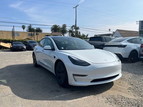 Used 2023 Tesla Model 3 Standard Range image 4