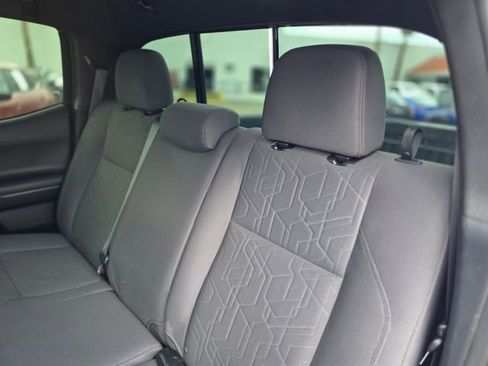 Used 2019 Toyota Tacoma TRD Sport image 19