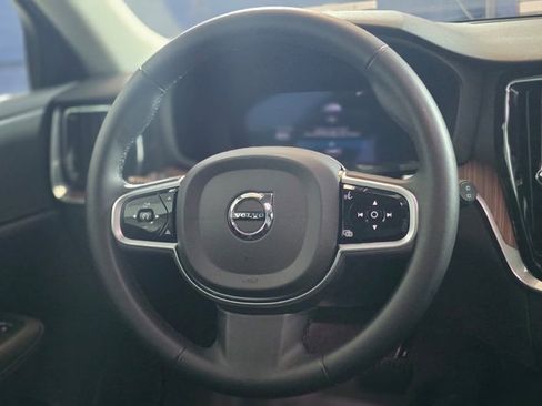 Used 2025 Volvo V60 B5 Cross Country Plus image 14