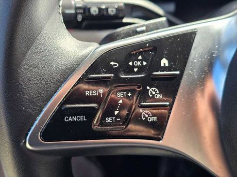 Used 2025 Mercedes-Benz GLC 350e 4MATIC image 32