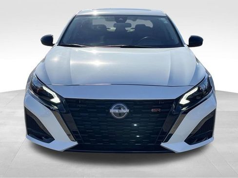 Used 2023 Nissan Altima 2.5 SR w/ SR Premium Package image 2