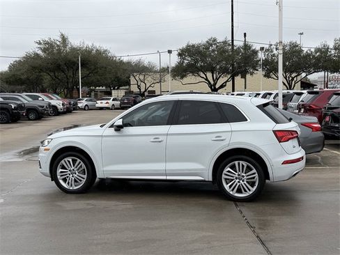Used 2020 Audi Q5 Prestige w/ Prestige Package image 3