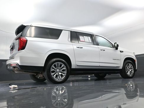 Used 2022 GMC Yukon XL Denali AWD/4WD image 19