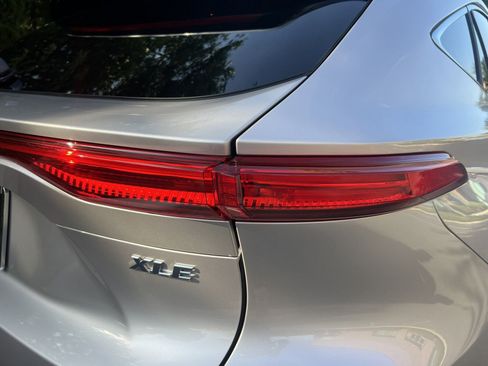 Used 2024 Toyota Venza XLE AWD/4WD image 42