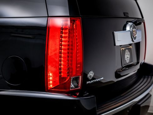 Used 2014 Cadillac Escalade Platinum image 12