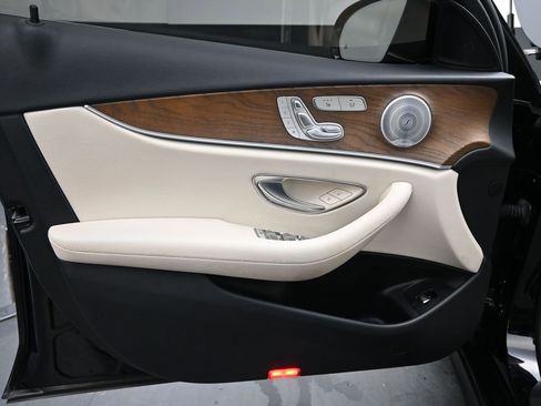 Used 2020 Mercedes-Benz E 350 E 350 w/ Parking Assistance Package image 9