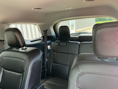 Used 2023 Ford Explorer XLT w/ Equipment Group 202A AWD/4WD image 20