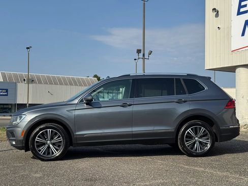 Used 2018 Volkswagen Tiguan SEL image 2