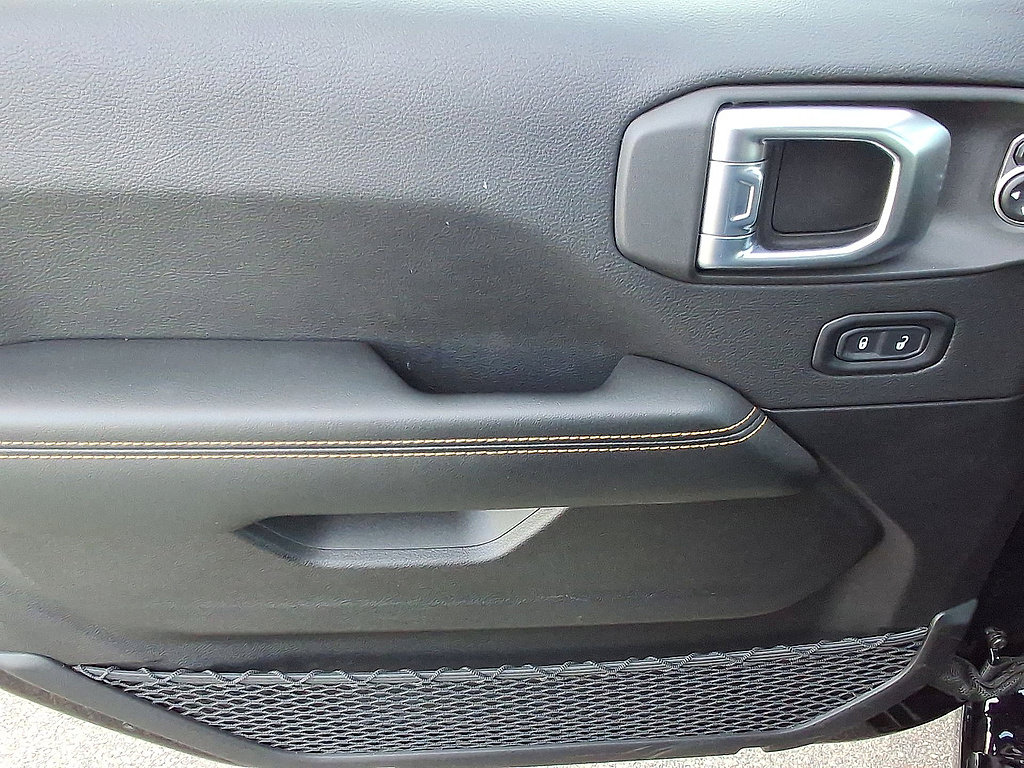 Used 2026 Jeep Wrangler Unlimited Sahara AWD/4WD image 16