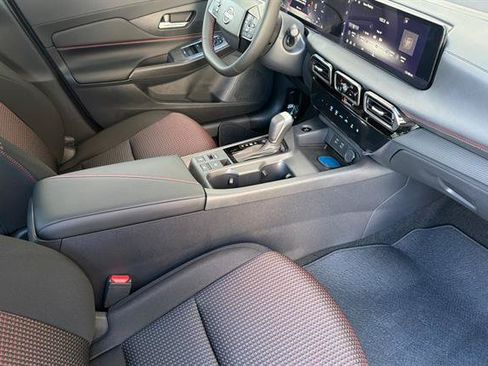 New 2027 Nissan Sentra SR w/ Floor Mat Package FWD image 16