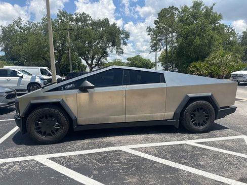 Used 2024 Tesla Cybertruck AWD Crew Cab image 3