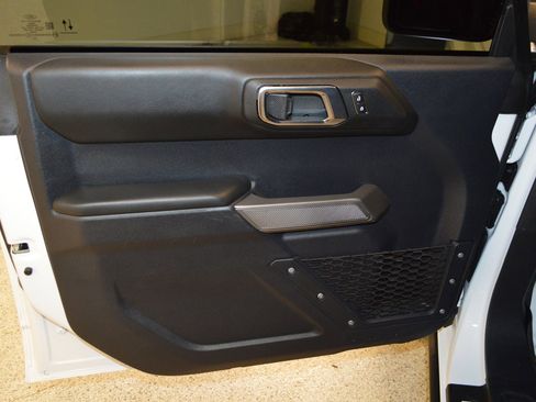 Used 2023 Ford Bronco Wildtrak image 14