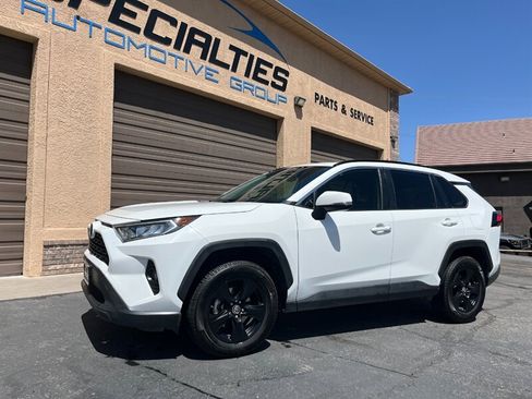 Used 2019 Toyota RAV4 XLE w/ Convenience Package AWD/4WD image 3
