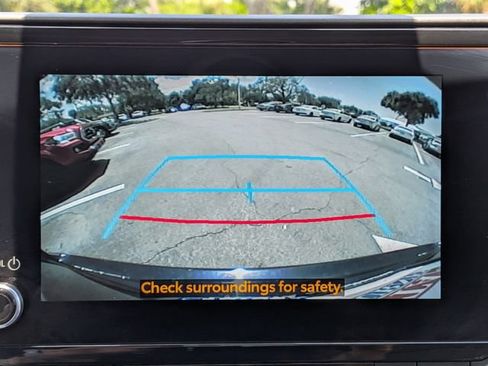 Used 2025 Toyota Highlander XLE AWD/4WD image 23