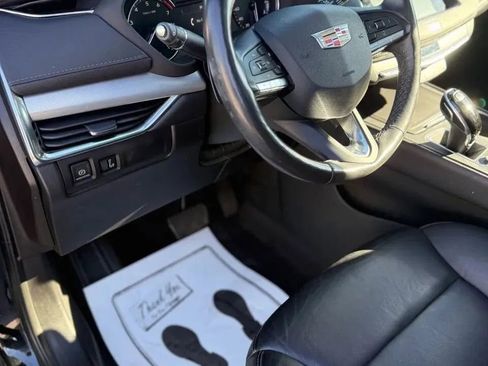 Used 2020 Cadillac XT4 Premium Luxury w/ Cold Weather Package AWD/4WD image 10