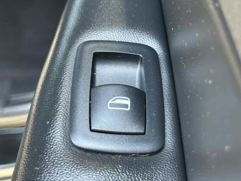 Used 2019 Jeep Grand Cherokee Laredo RWD image 35