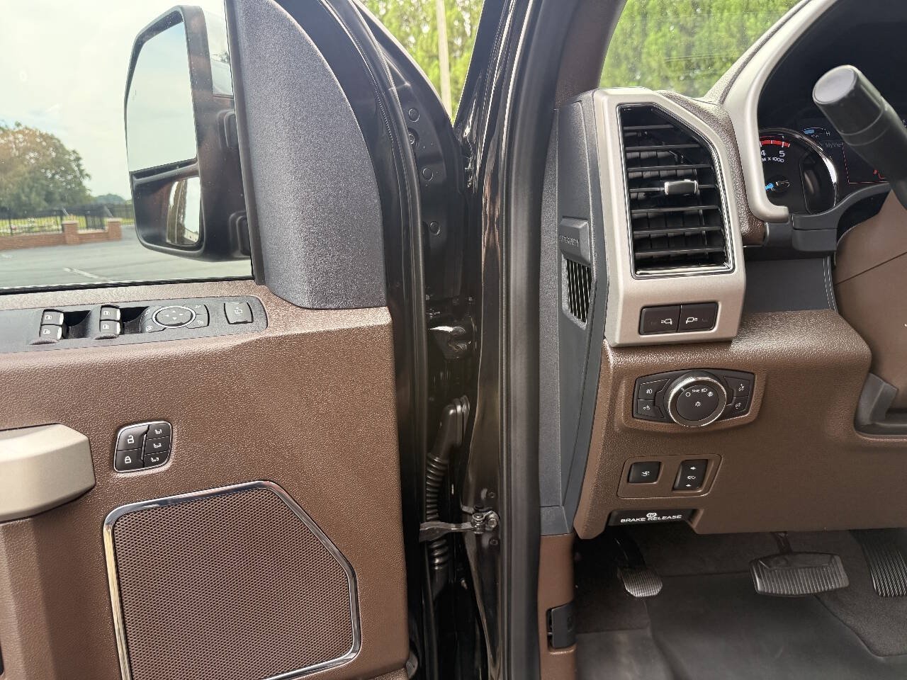 Used 2022 Ford F250 King Ranch w/ King Ranch Ultimate Package AWD/4WD image 11