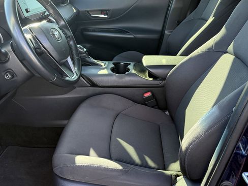 Used 2021 Toyota Venza LE w/ Carpet Mat Package (TMS) image 10