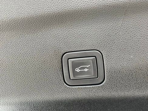 Used 2023 Chevrolet Tahoe High Country image 13