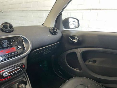 Used 2016 smart fortwo Coupe RWD image 52