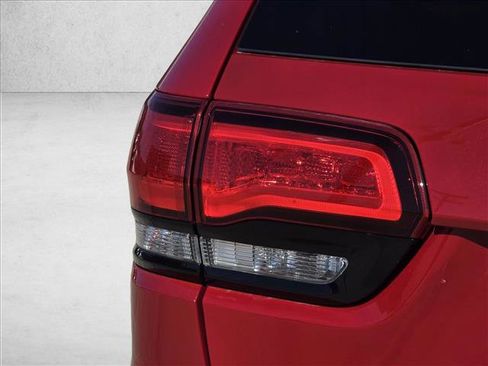 Used 2017 Jeep Grand Cherokee SRT image 11