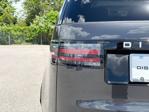 New 2026 Land Rover Discovery Limited Edition AWD/4WD image 10