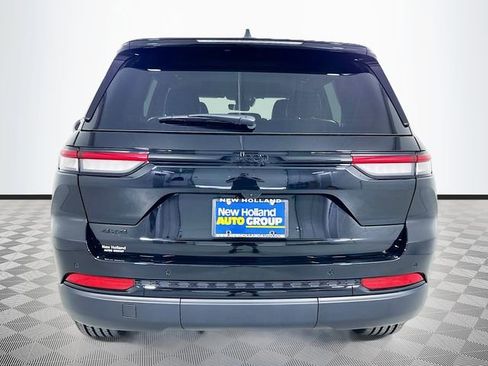 New 2025 Jeep Grand Cherokee Altitude image 5