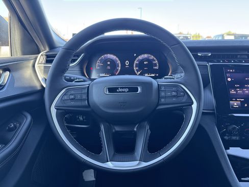 New 2025 Jeep Grand Cherokee Laredo X w/ Luxury Tech Group I image 22