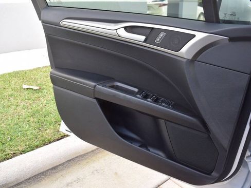 Used 2020 Ford Fusion SE FWD image 71
