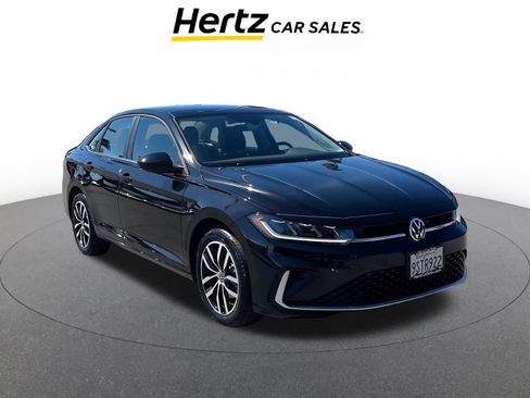 Used 2025 Volkswagen Jetta SE image 1