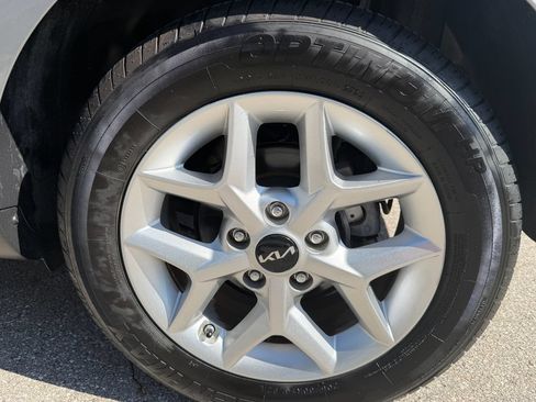 Used 2024 Kia Soul LX w/ Option Group 015 FWD image 32