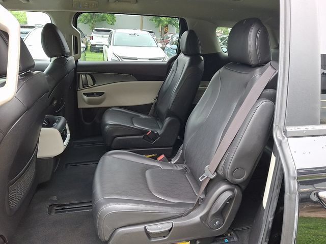Certified 2023 Kia Carnival LX FWD image 10