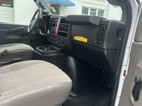 Used 2021 Chevrolet Express 3500 image 21