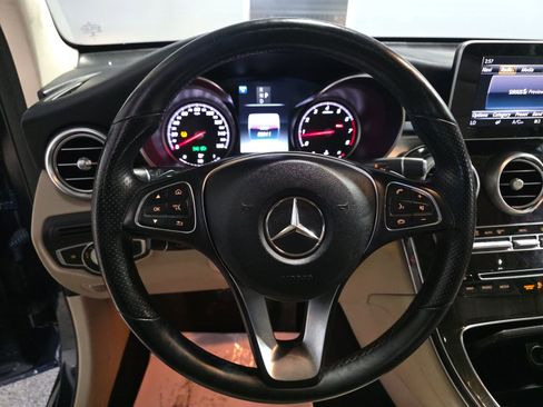 Used 2019 Mercedes-Benz GLC 300 4MATIC w/ Premium Package image 8