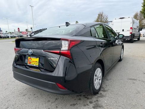 Used 2022 Toyota Prius LE image 6