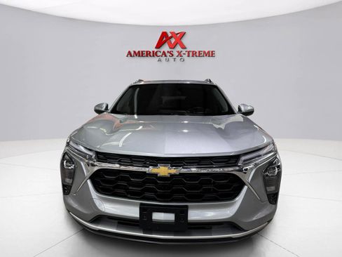 Used 2024 Chevrolet Trax LT w/ Driver Confidence Package FWD image 10