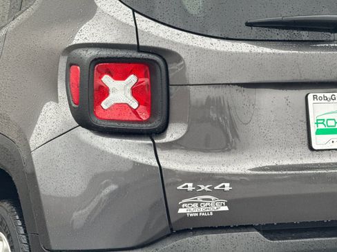 Used 2019 Jeep Renegade Latitude w/ Cold Weather Group image 29