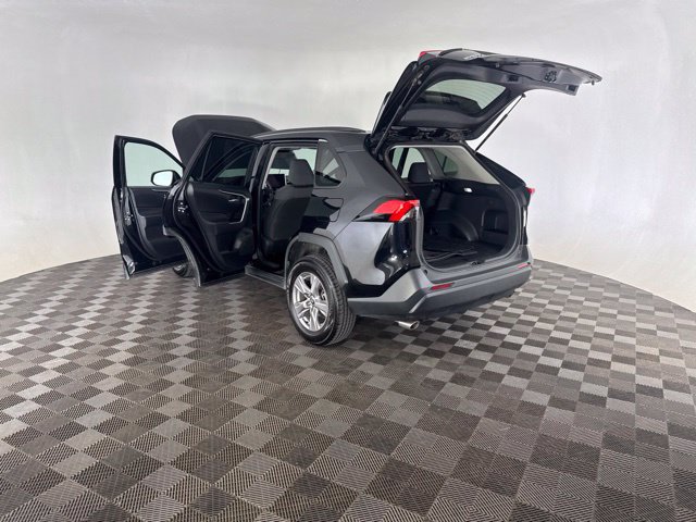Used 2025 Toyota RAV4 XLE AWD/4WD image 18