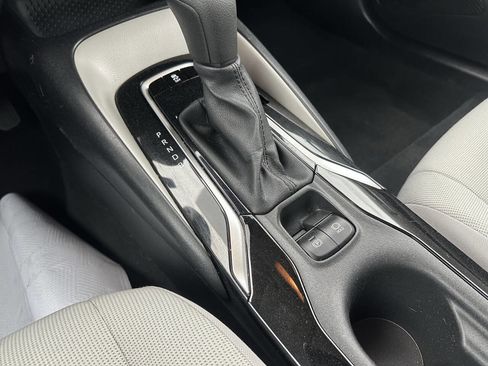 Used 2020 Toyota Corolla LE image 19