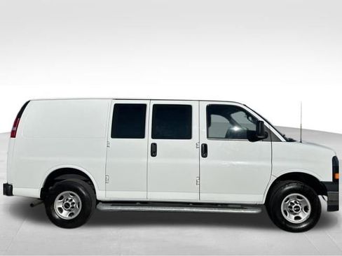 Used 2023 GMC Savana 2500 w/ Driver Convenience Package image 9