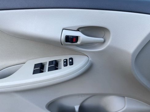 Used 2013 Toyota Corolla L image 23